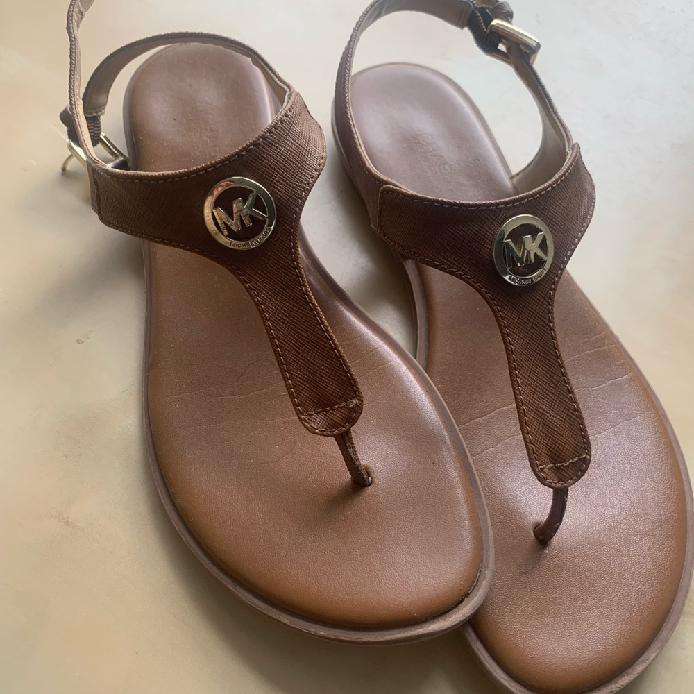 SOLD‼️ Michael Kors sandals